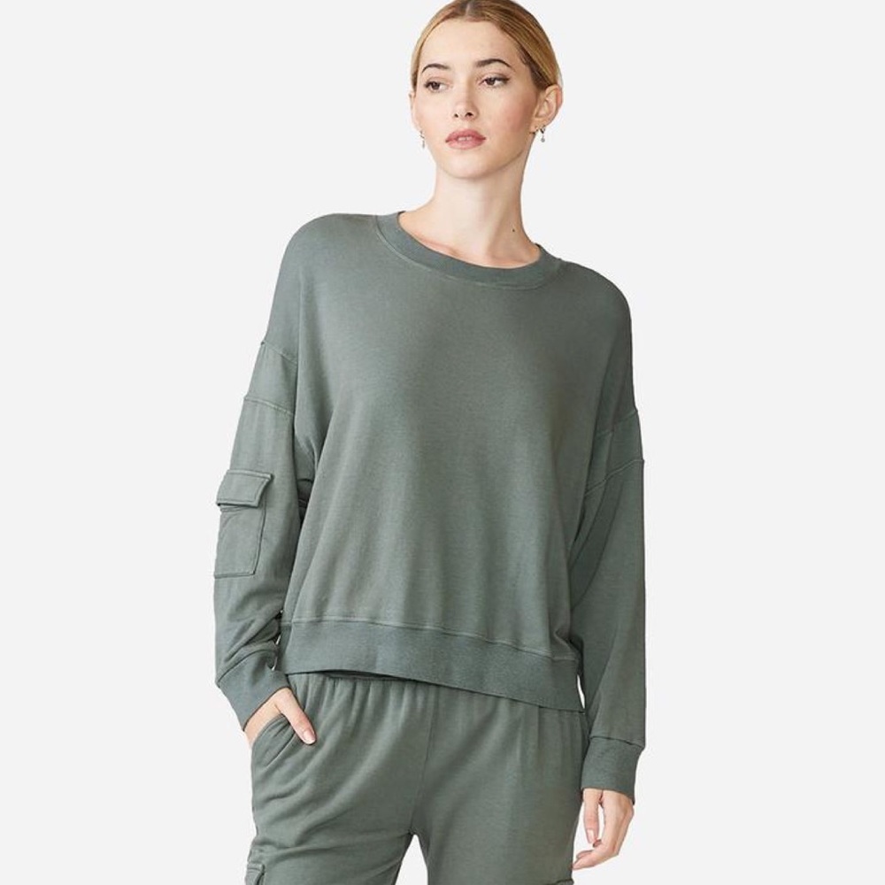 Monrow Patch Pocket Sweatshirt in Green Size Large NWT